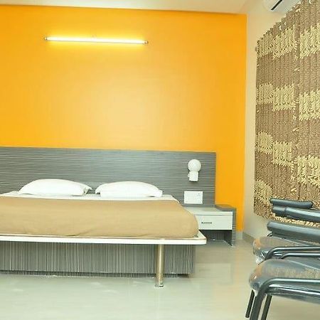 Sandesh Resort Wai Exteriér fotografie