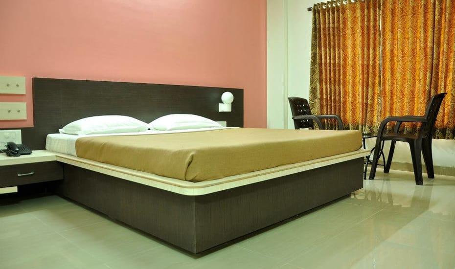 Sandesh Resort Wai Exteriér fotografie
