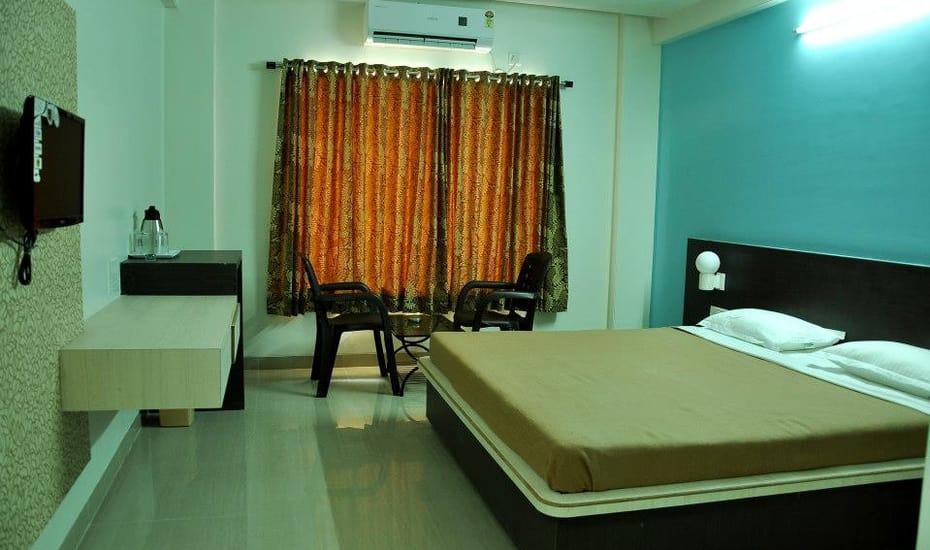 Sandesh Resort Wai Exteriér fotografie