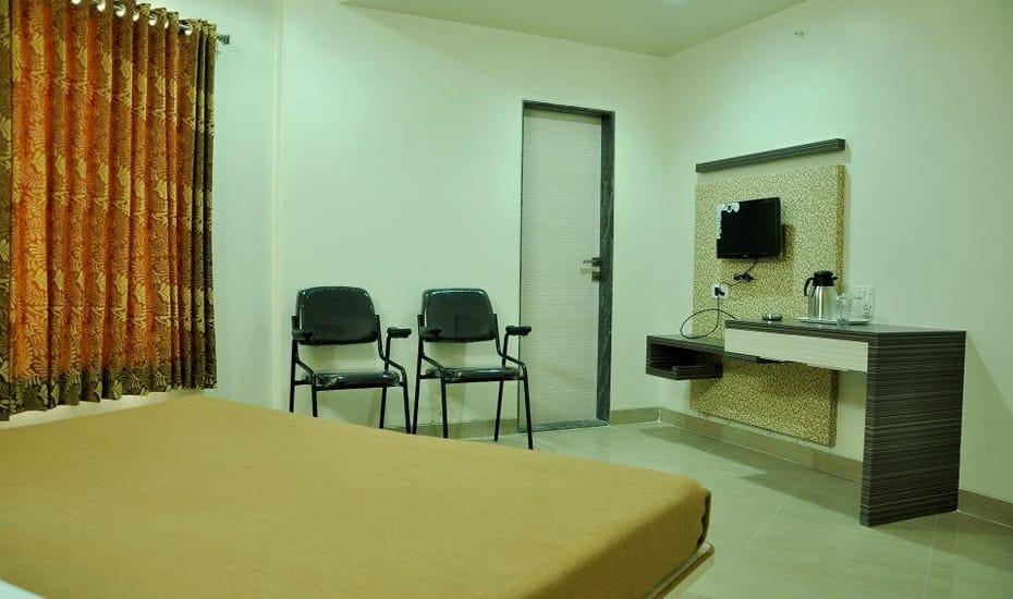 Sandesh Resort Wai Exteriér fotografie