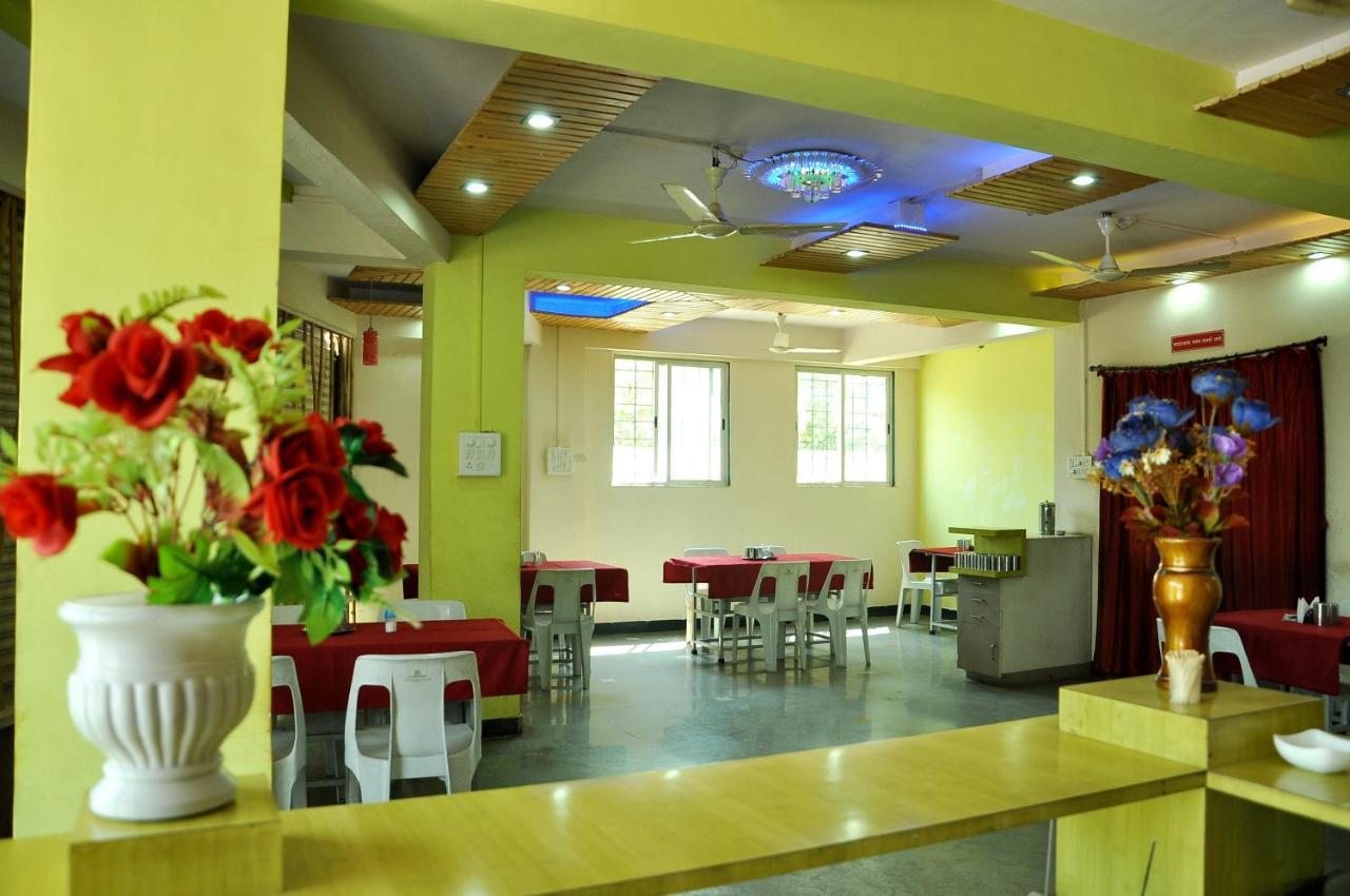 Sandesh Resort Wai Exteriér fotografie